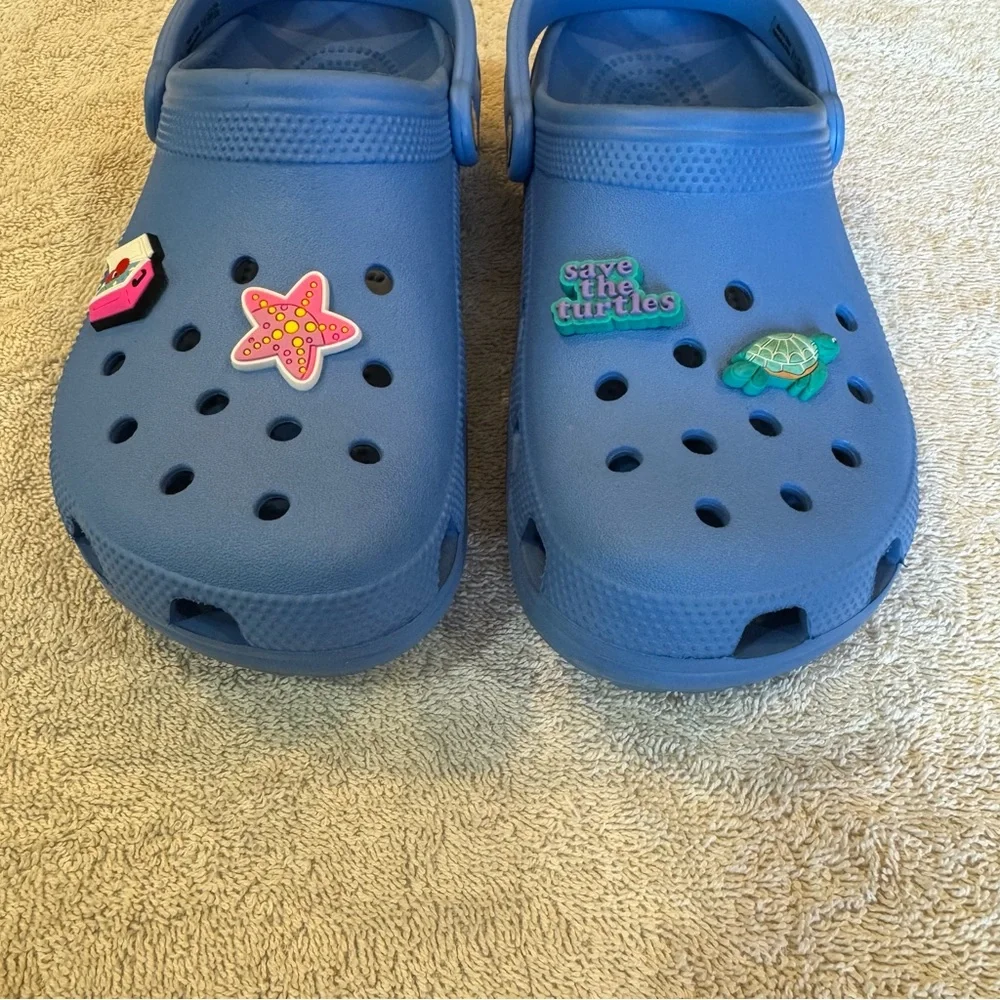 Crocs Classic Clog Blue M7 W9 w/ Jibbitz Starfish Turtle Save the Turtles Charms